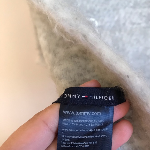Brand new Tommy Hilfiger Warm Wool winter scarf - Picture 4 of 4